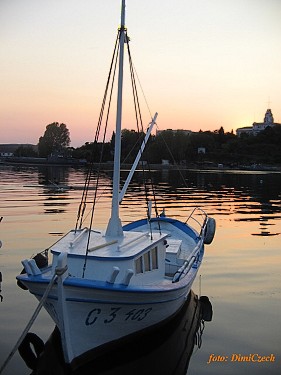 Lodička.jpg